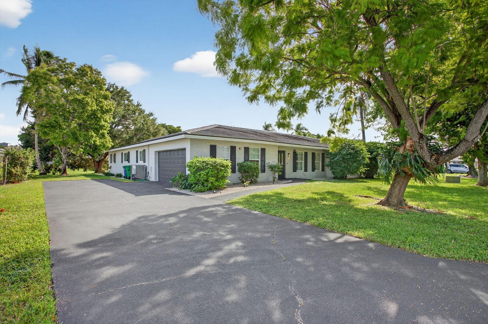 Property Photo: 2421 NW 114th Avenue FL 33065