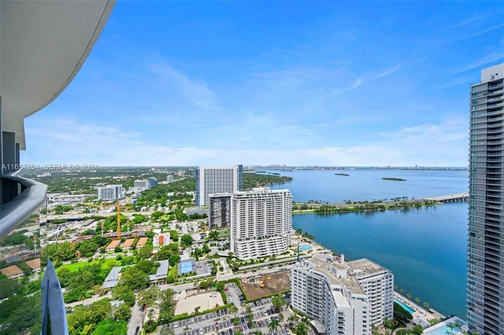 Property Photo:  501 NE 31st Street 3804  FL 33137 