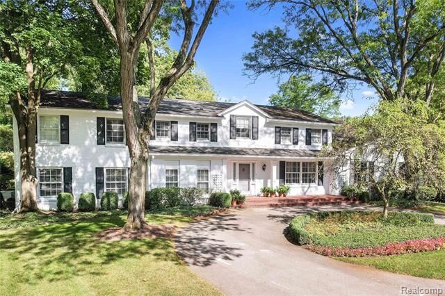 Property Photo: 27220 Willowgreen Court MI 48025