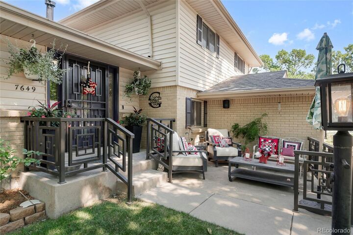 Property Photo:  7649 S Cedar Circle  CO 80120 