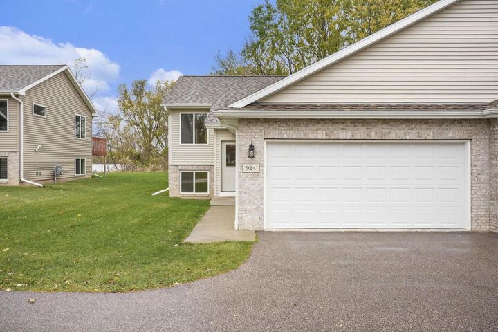 Property Photo: 924 Waters Edge Court WI 53559