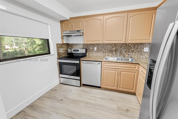 Property Photo: 210 W Park Dr 205-2 FL 33172