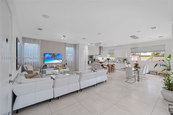 Property Photo: 7515 NW 99th Ave FL 33178
