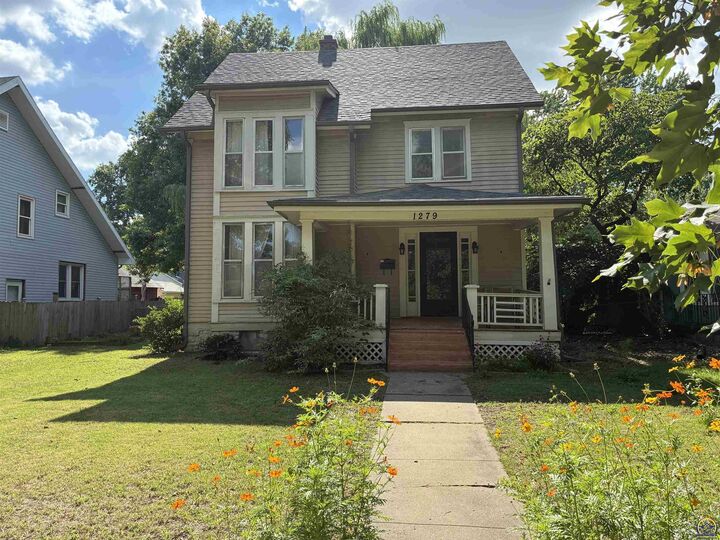 Property Photo: 1279 SW Macvicar Ave KS 66604