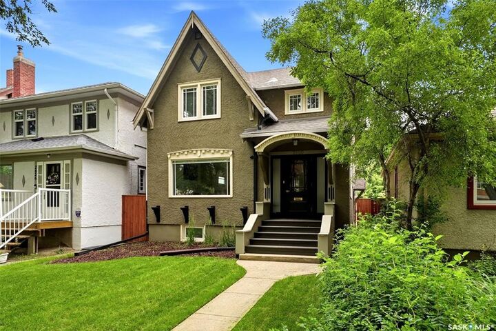 Property Photo:  2820 College Avenue  SK S4T 1V2 