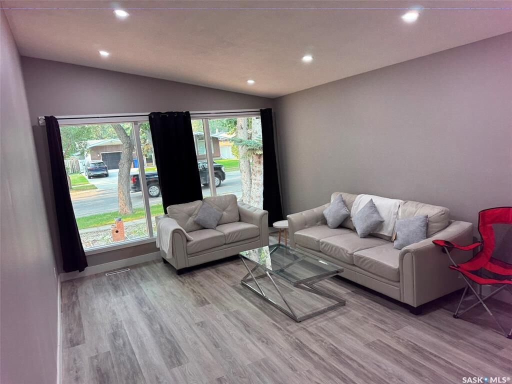 Property Photo: 2905 Grant Road SK S4S 5G3