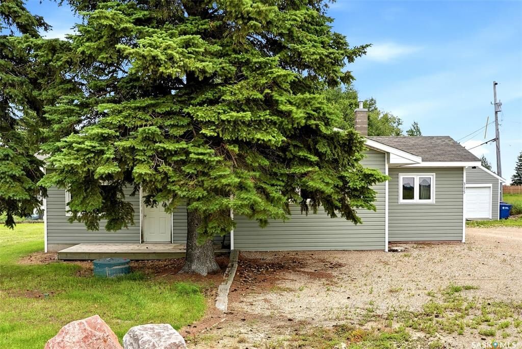 Property Photo:  335 Beta Street  SK S0G 3E0 
