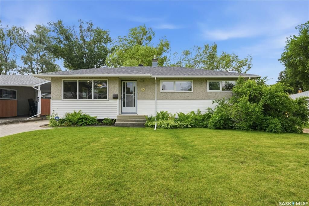 Property Photo:  52 Tucker Crescent  SK S7H 3H5 