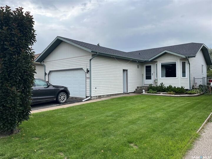 Property Photo: 110 26th Street E SK S6V 1Z7