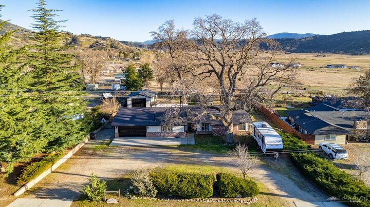 Property Photo:  28050 Black Gold Way  CA 93561 
