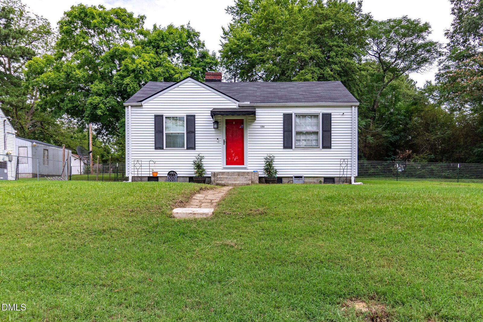 Property Photo:  1204 Toisnot Avenue NE  NC 27893 