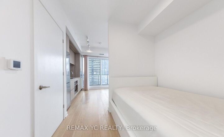 Property Photo:  130 River Street 1906  ON M5A 0R8 