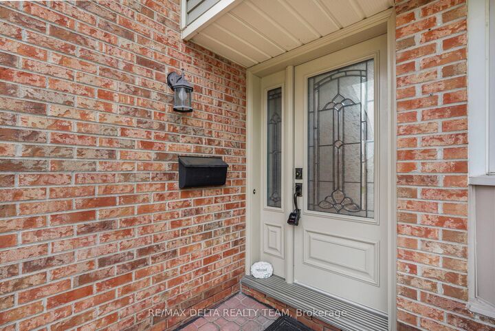 Property Photo:  6043 Valley Field Crescent  ON K1C 5P2 