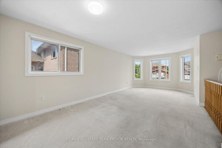 Property Photo: 23 Dovedale Drive ON L4P 4C3