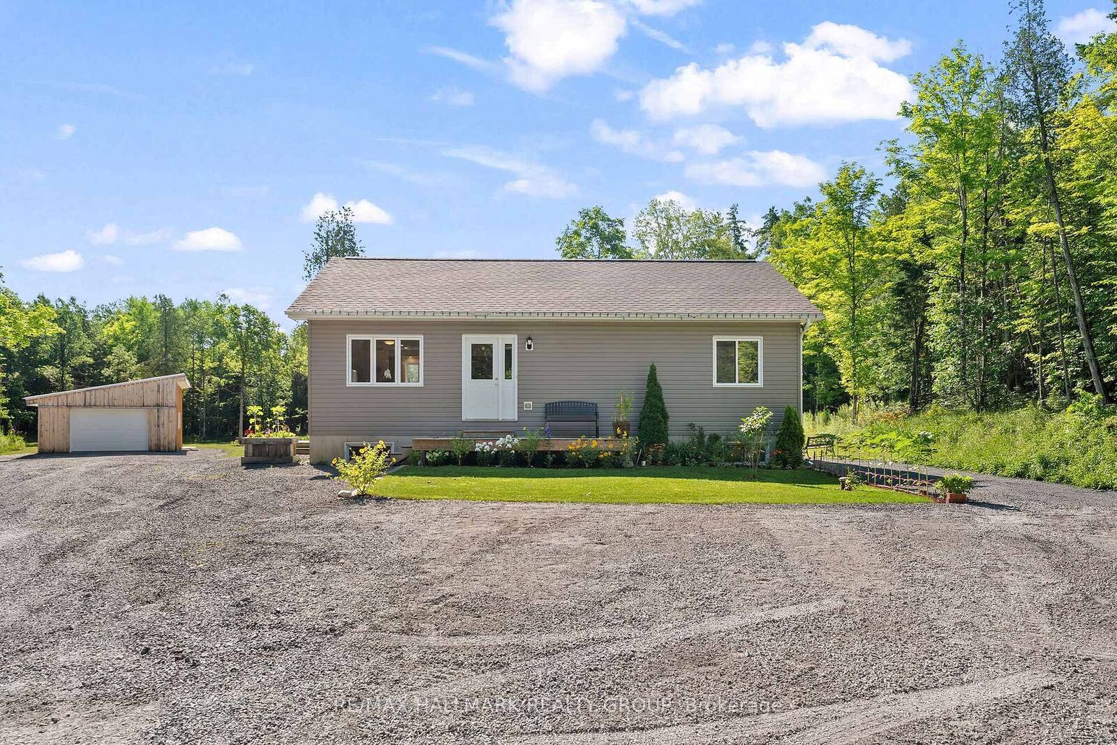 Property Photo: 466 Stewartville Road W ON K0A 3L0