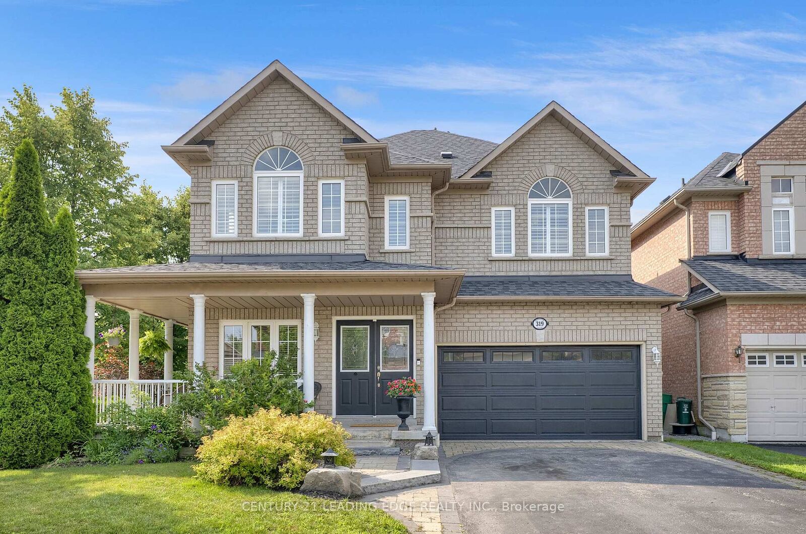 Property Photo:  319 Mapleview Court  ON L1X 2X3 