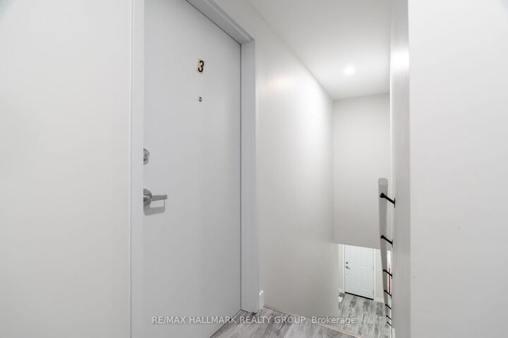 Property Photo:  261 Somerset Street E 3  ON K1N 6V5 