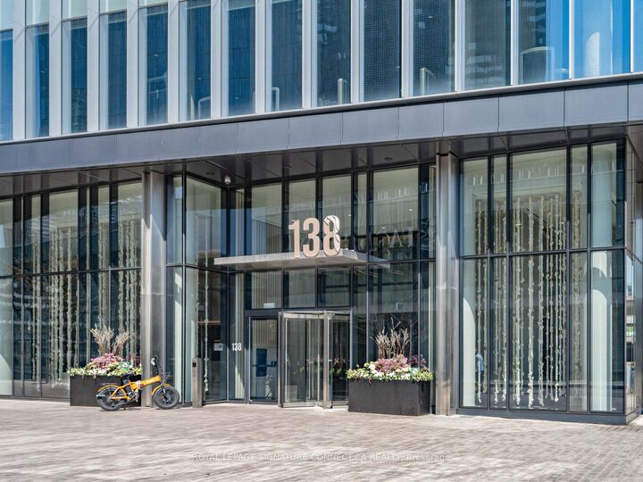 Property Photo: 138 Downes Street 805 ON M5E 0E4
