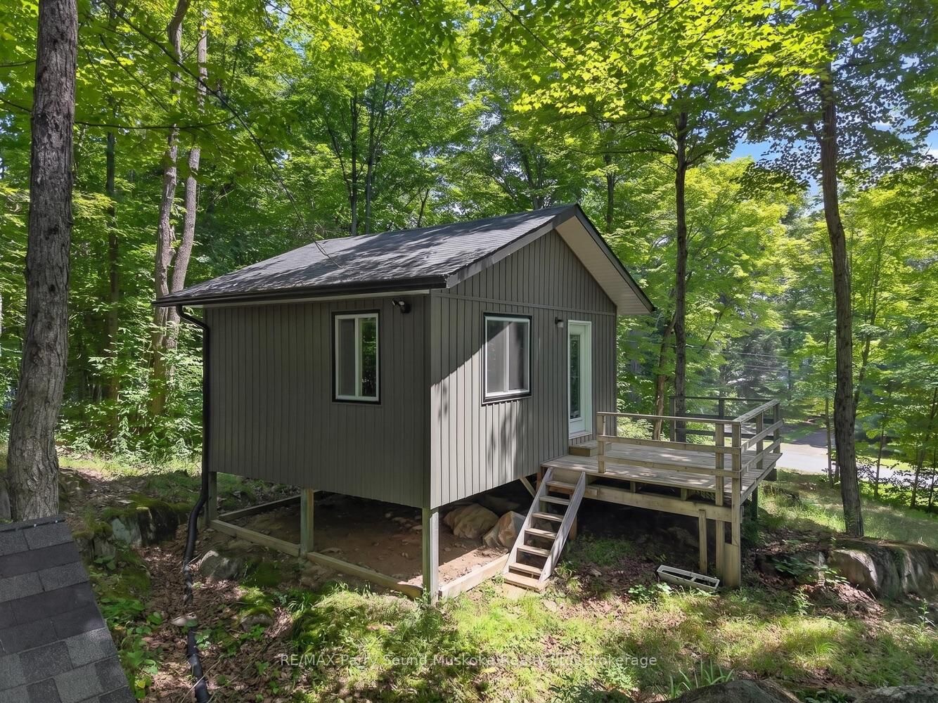Property Photo: 3 Buttercup Lane N ON P2A 2W7