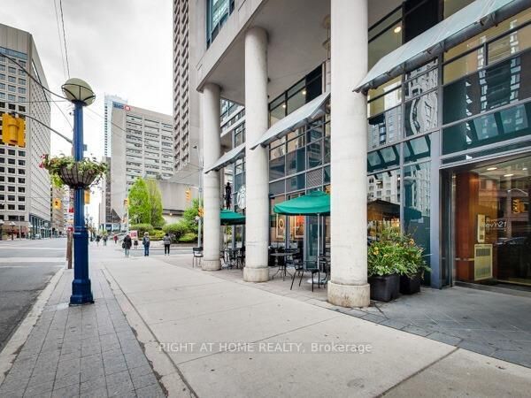 Property Photo: 1121 Bay Street 1907 ON M5S 3L9