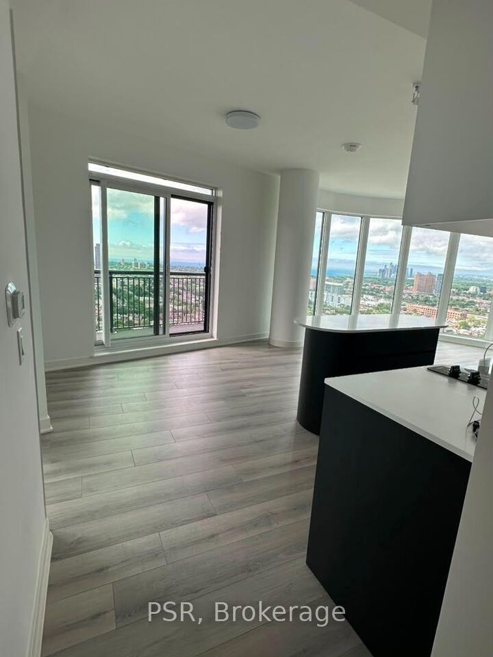 Property Photo: 1185 Dupont Street N 2710 ON M6H 0G5