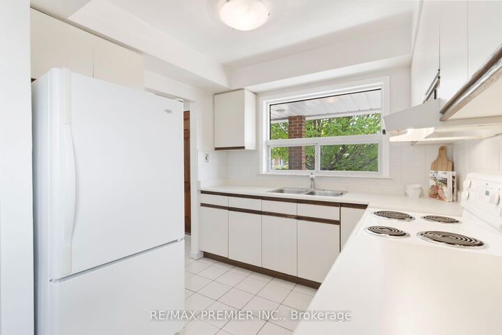 Property Photo: 30 Forthbridge Crescent ON M3M 2A1