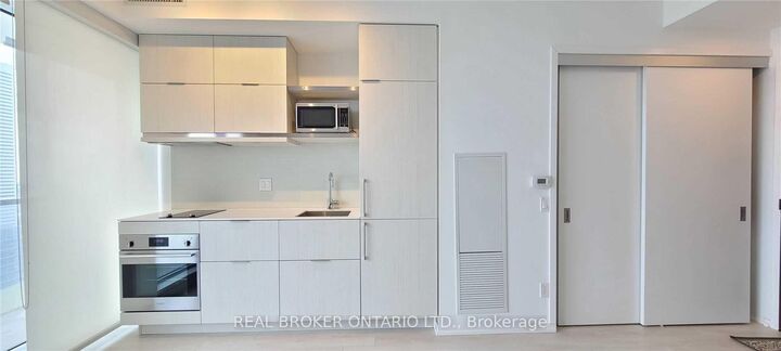 Property Photo: 197 Yonge Street 1608 ON M5B 1M4