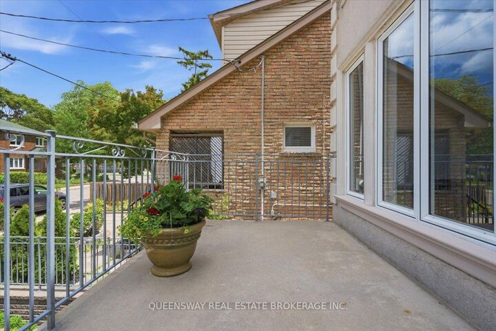 Property Photo:  83 Floyd Avenue  ON M4K 2B3 
