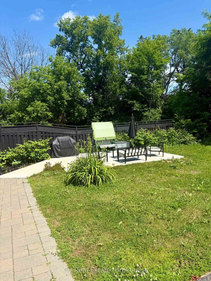Photo de la propriété:  2 Mahaffy Court 156  ON P1L 2A6 