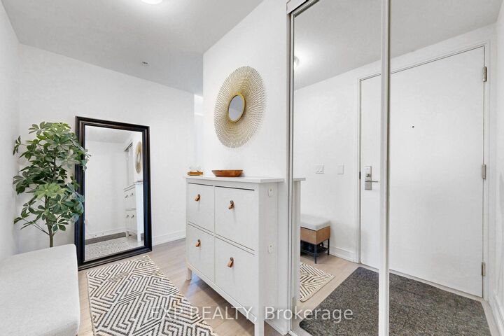 Property Photo:  20 Thomas Riley Road W 609  ON M9B 0C3 