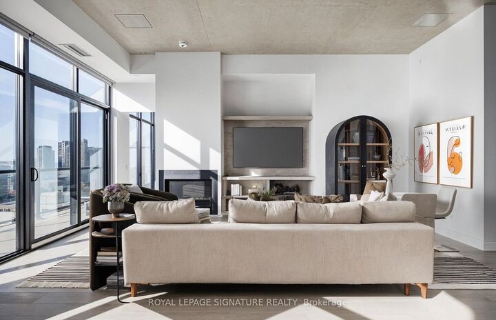 Property Photo:  608 Richmond Street W 1402  ON M5V 1Y9 