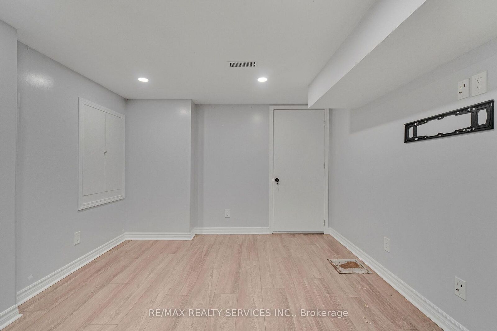 Property Photo:  28 Manzanita Crescent Bsmt  ON L7A 0C4 