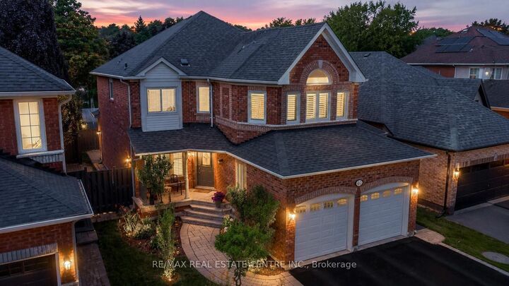 40 Hepburn Crescent N — photo 1