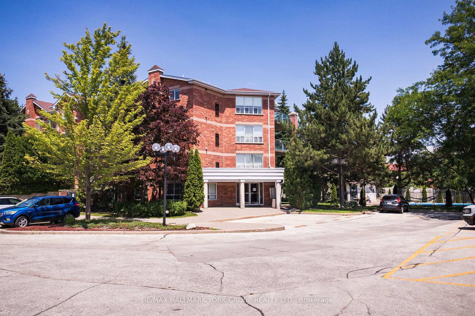 Property Photo: 143 Edgehill Drive 405 ON L4N 1L9
