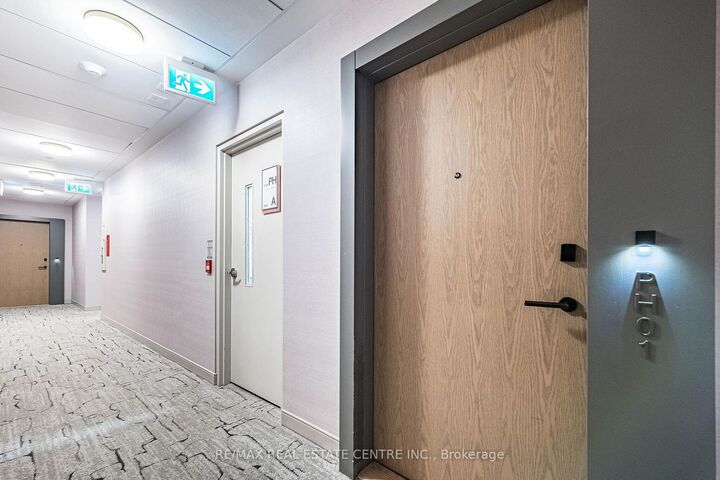Property Photo:  10 Eva Road Ph01  ON M9C 0B3 