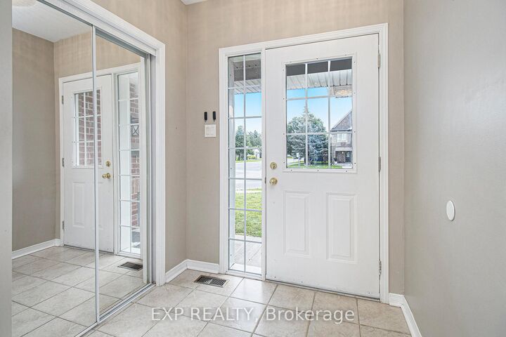 Property Photo: 1310 Halton Terrace ON K2K 3K6