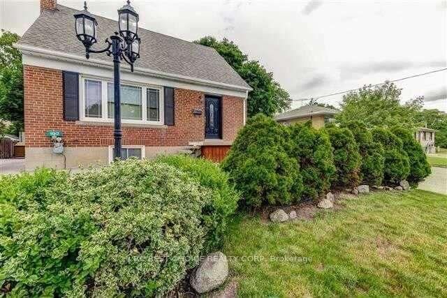 Property Photo:  192 Major Mackenzie Drive E  ON L4C 1H5 