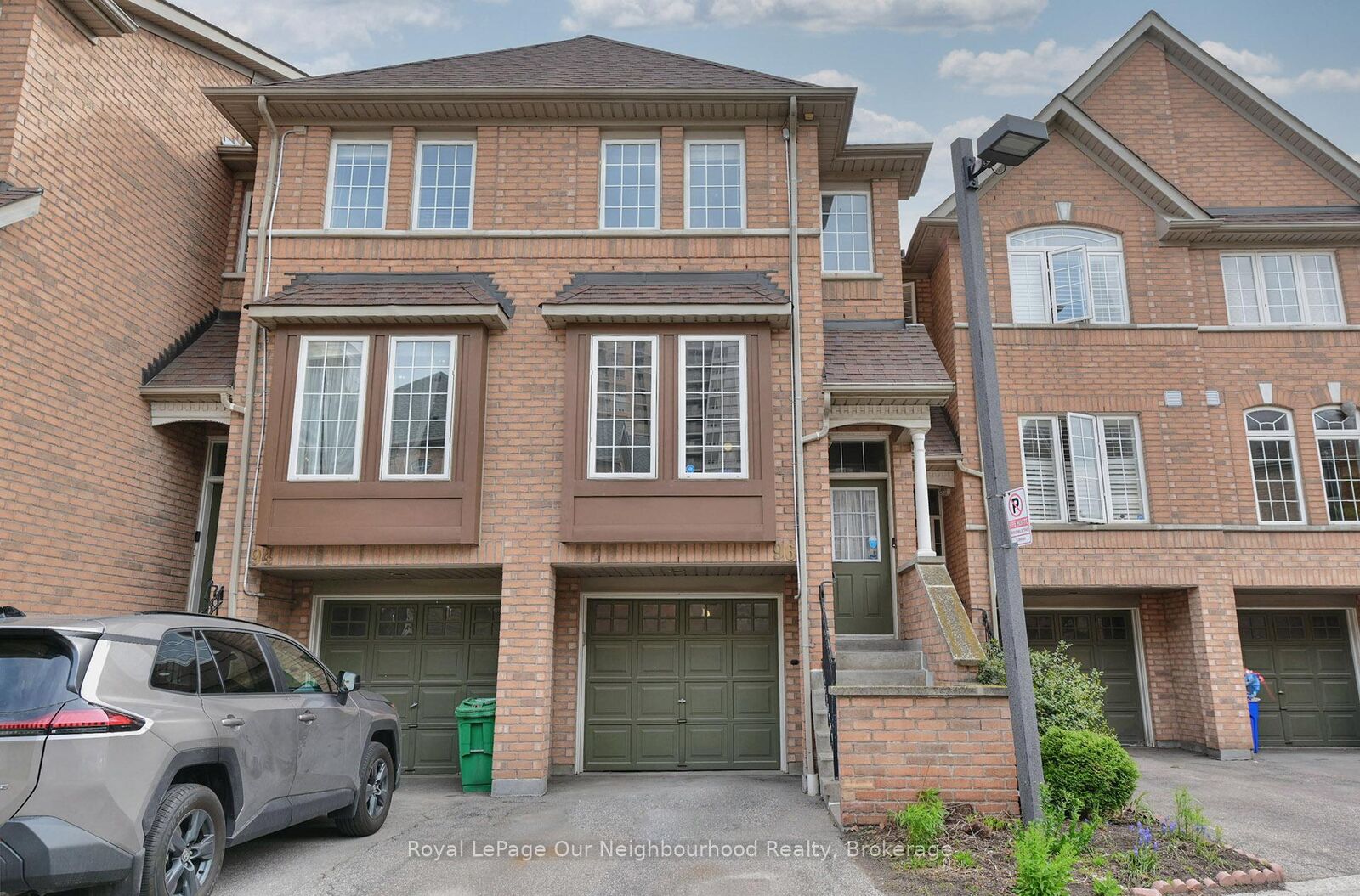 Property Photo: 50 Strathaven Drive 96 ON L5R 4E7