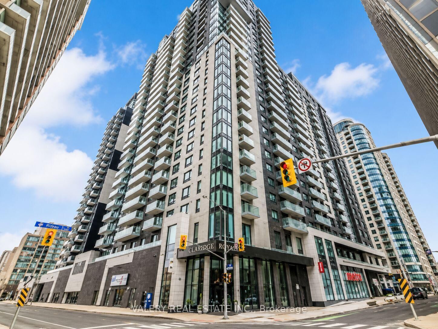 Property Photo: 256 Rideau Street R1002 ON K1N 5Y3
