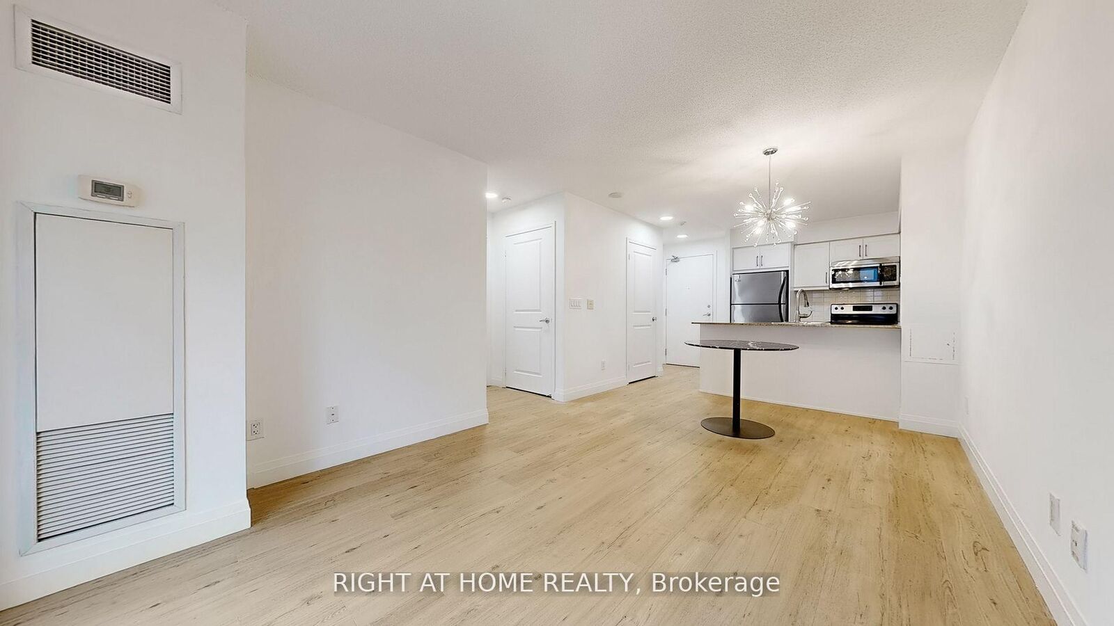 Property Photo: 27 Rean Drive 605 ON M2K 0A6