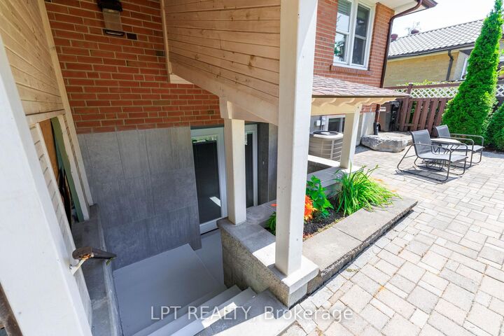 Property Photo:  195 Grove Street E Lower  ON L4M 2P8 