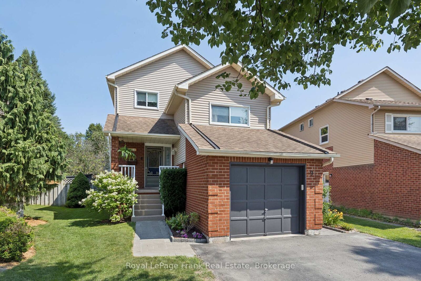 Property Photo:  9 Giles Court  ON L1N 8T6 
