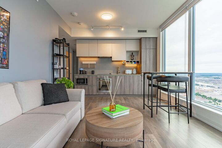 Property Photo: 898 Portage Parkway 5903 ON L4L 0J6