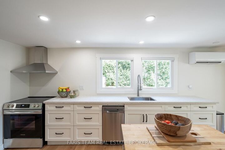 Property Photo: 47 Sixth Street ON L4R 3X1