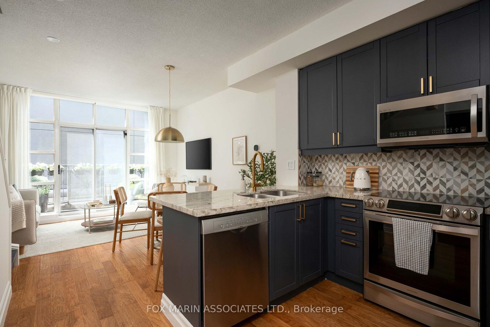 Property Photo: 901 Queen Street W 214 ON M6J 3X4