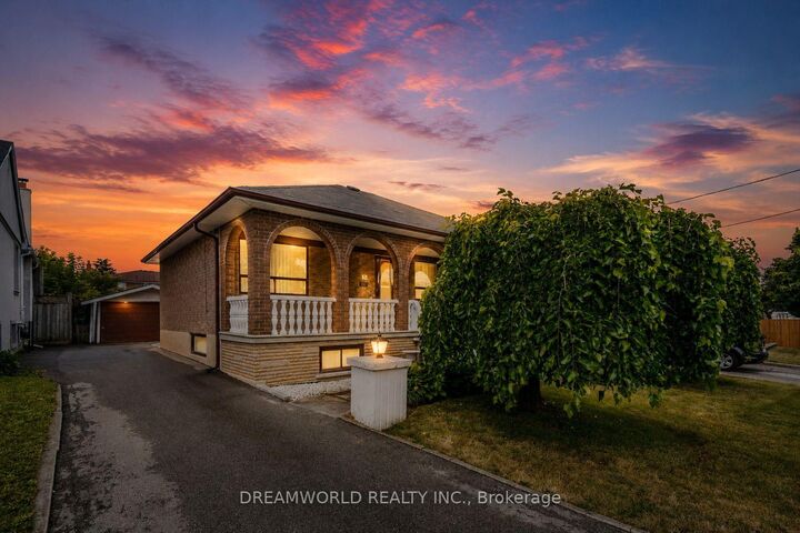 Property Photo:  53 Compton Crescent  ON M3M 2C3 