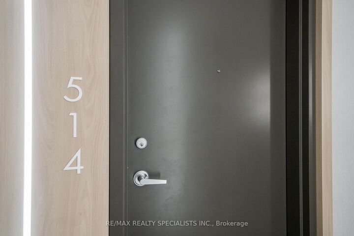 Property Photo:  4 Elsinore Path 514  ON M8V 4G7 
