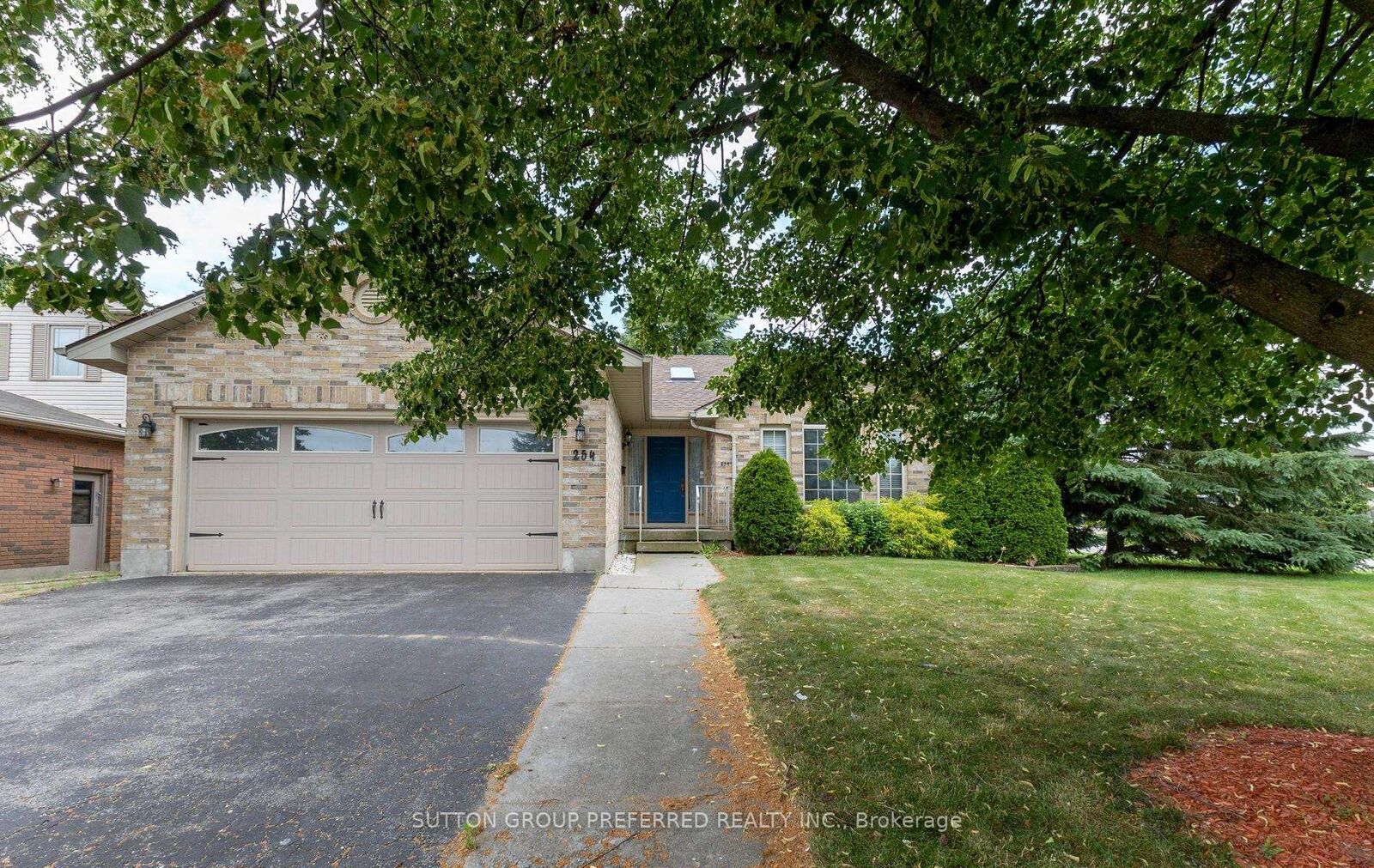 Property Photo: 254 Kettle Creek Drive ON N0L 1B0