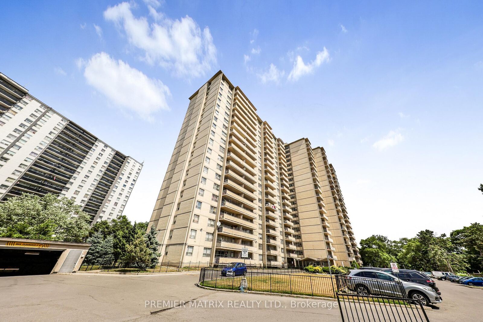 Property Photo: 65 Thorncliffe Park Drive 608 ON M4H 1L2