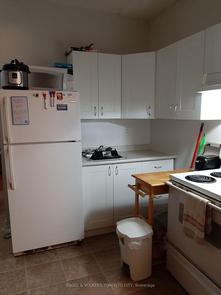 Property Photo:  1242 College Street 3  ON M6H 1C2 